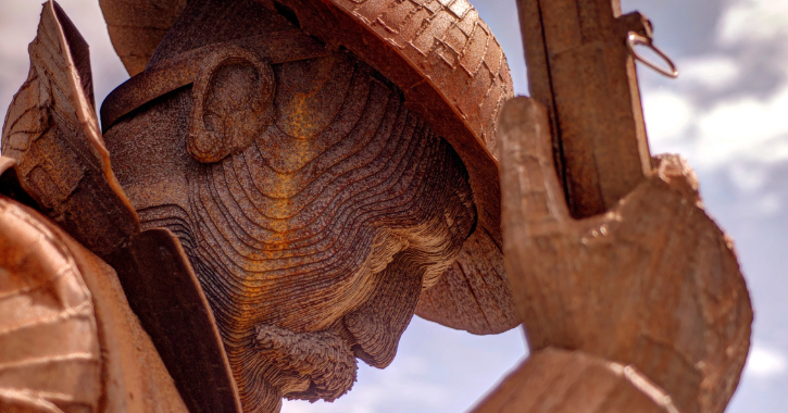 Close up view of the face of Eleven'o'One sculpture by Ray Londsale